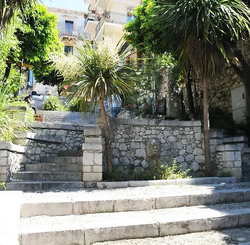 Teatro Greco 39 3* Ταορμίνα